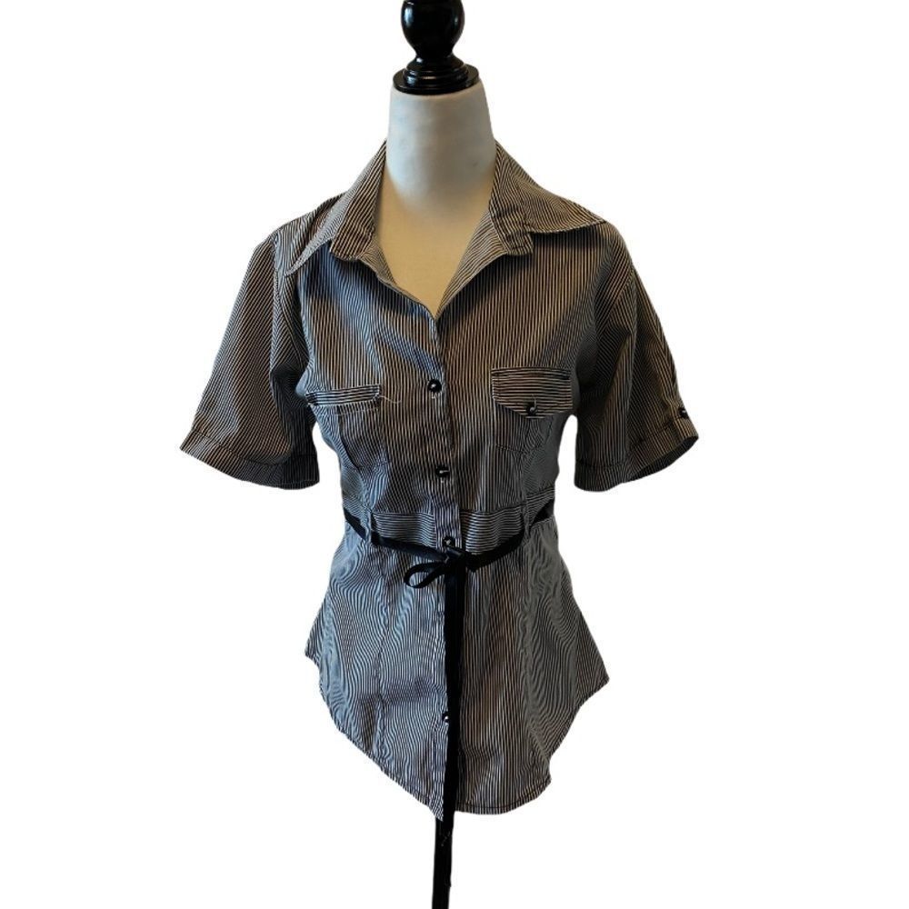 Women’s Short Sleeve Button-Down Shirt With Waist Tie - Black/White